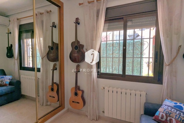 Segunda mano - Villa -
Bigastro - Inland