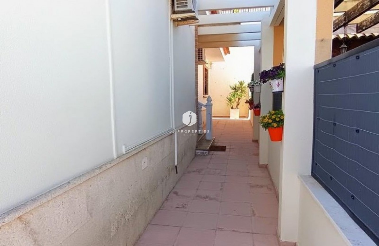 Segunda mano - Villa -
Bigastro - Inland