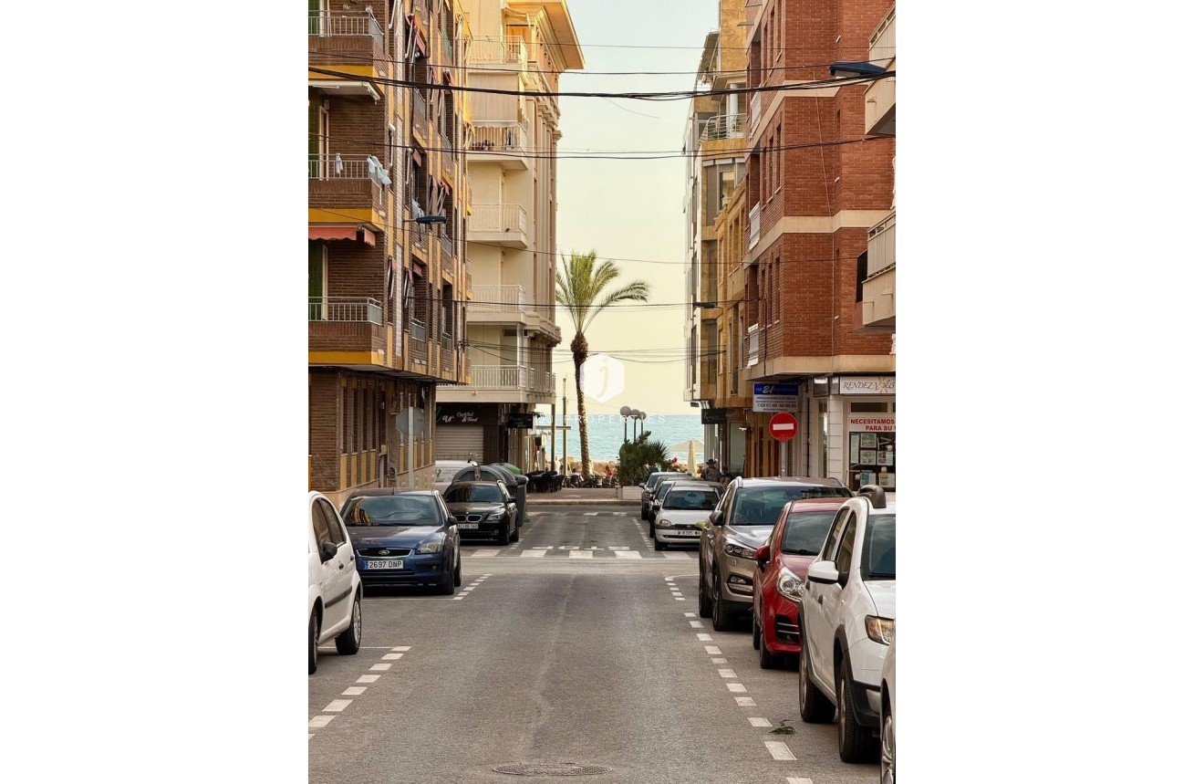 D'occasion - Appartement -
Torrevieja - Playa del Cura