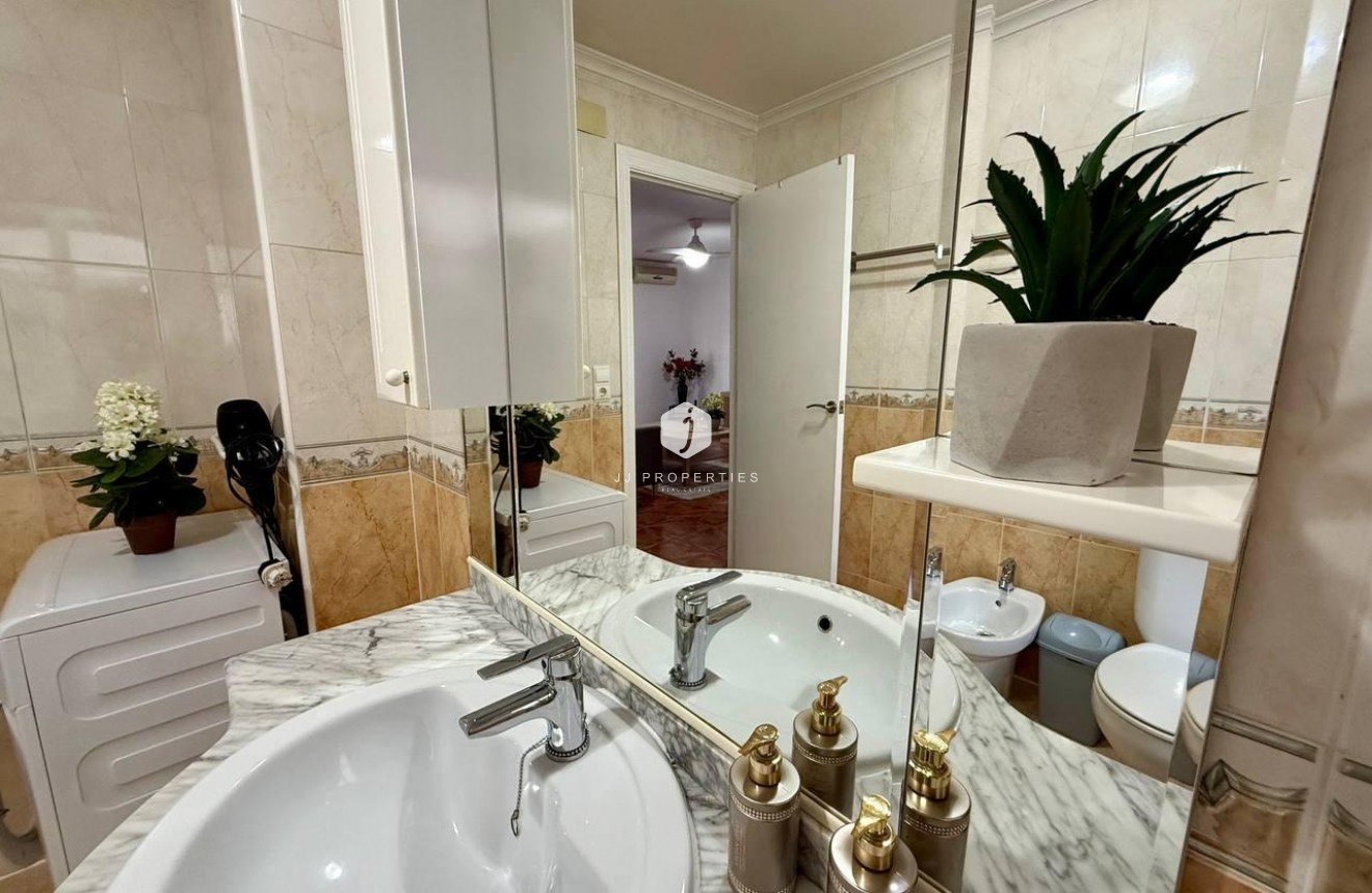 D'occasion - Appartement -
Torrevieja - Playa del Cura