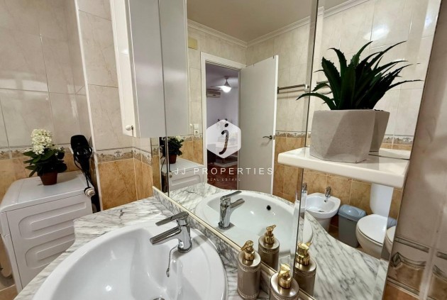 D'occasion - Appartement -
Torrevieja - Playa del Cura
