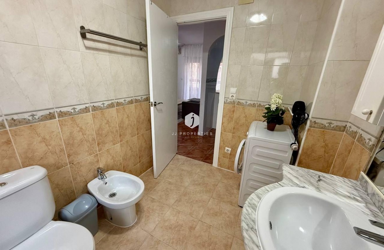 D'occasion - Appartement -
Torrevieja - Playa del Cura