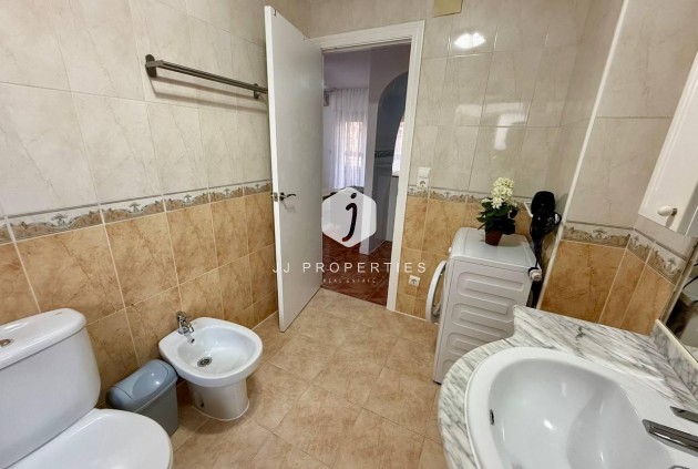 D'occasion - Appartement -
Torrevieja - Playa del Cura