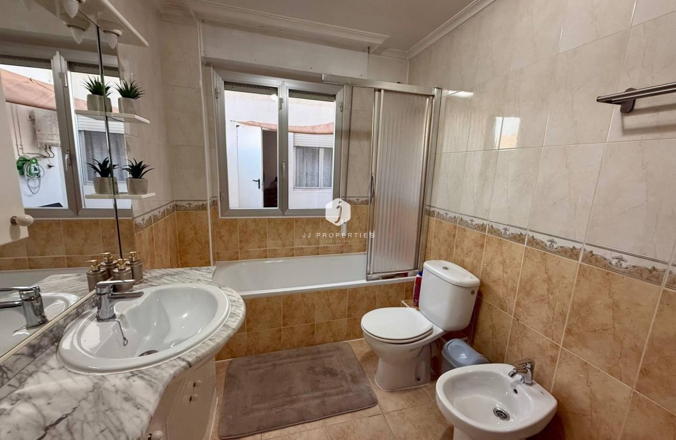 D'occasion - Appartement -
Torrevieja - Playa del Cura