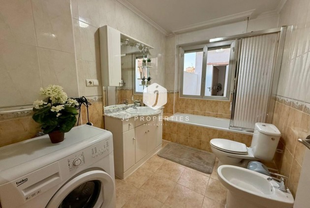 D'occasion - Appartement -
Torrevieja - Playa del Cura