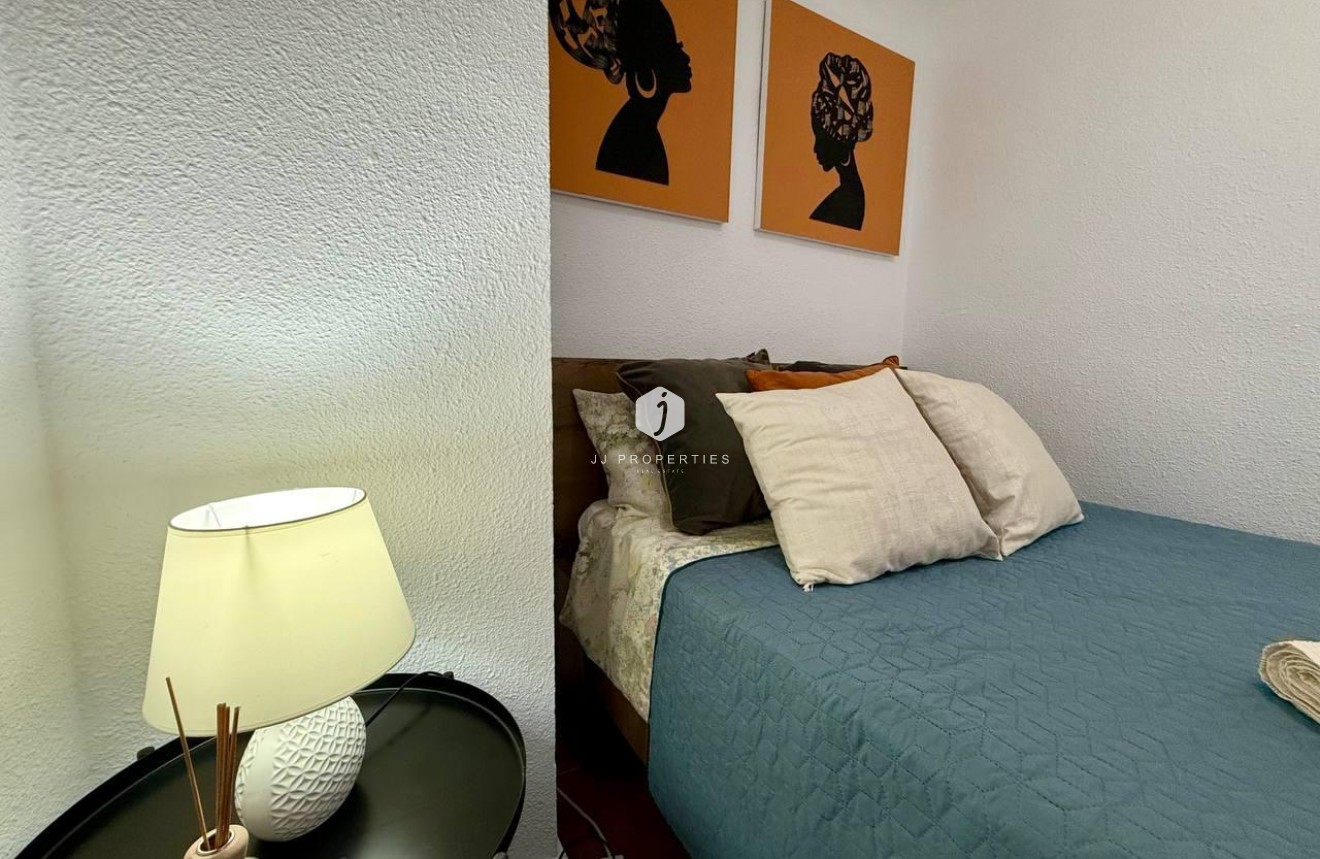 D'occasion - Appartement -
Torrevieja - Playa del Cura