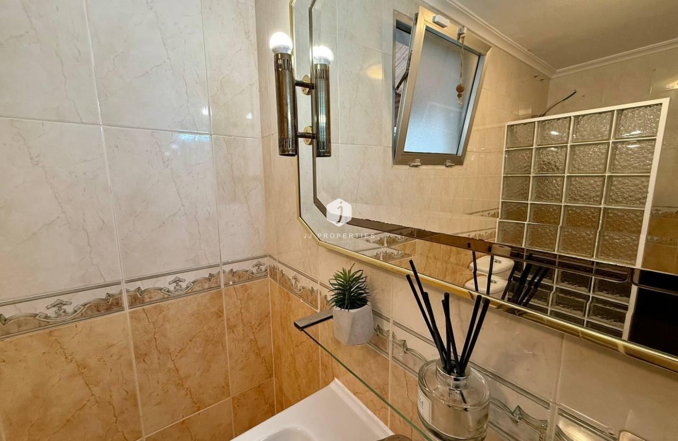 D'occasion - Appartement -
Torrevieja - Playa del Cura