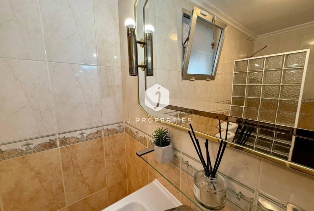 D'occasion - Appartement -
Torrevieja - Playa del Cura