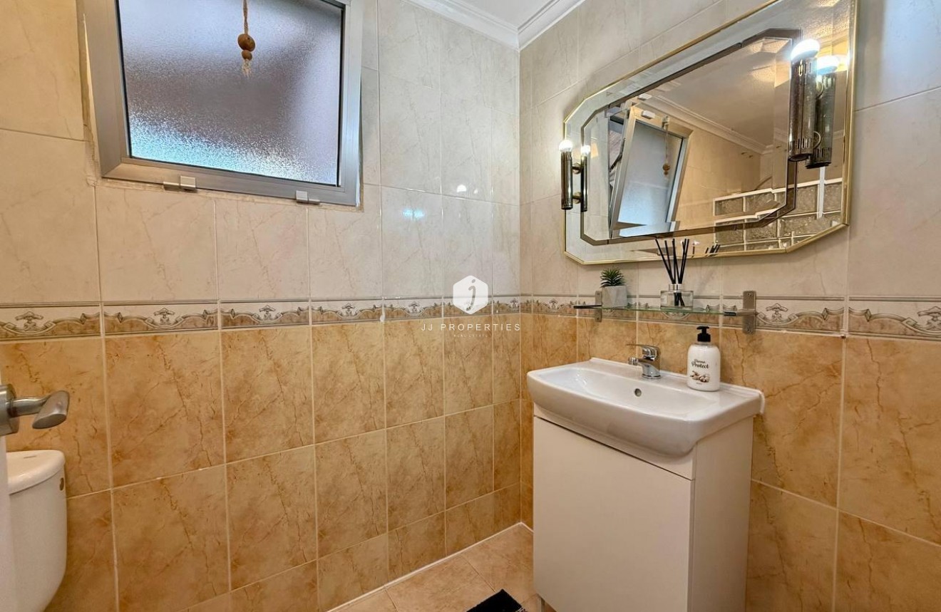 D'occasion - Appartement -
Torrevieja - Playa del Cura