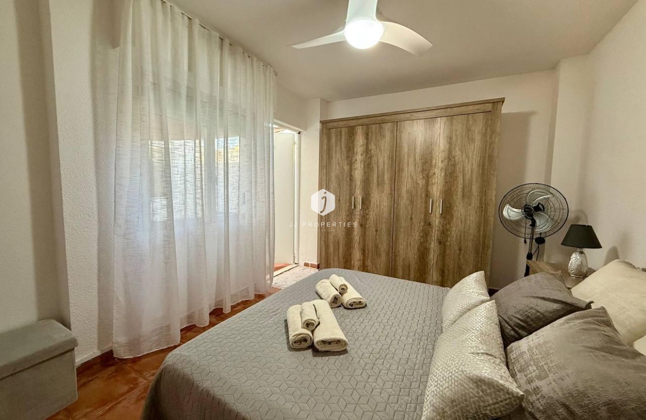 D'occasion - Appartement -
Torrevieja - Playa del Cura