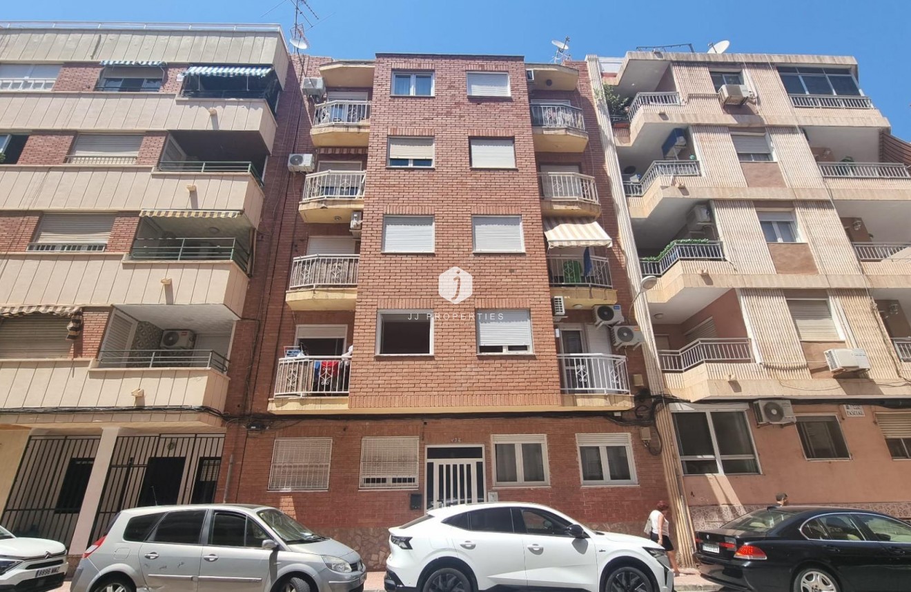 Resale - Apartment / flat -
Torrevieja - Centro