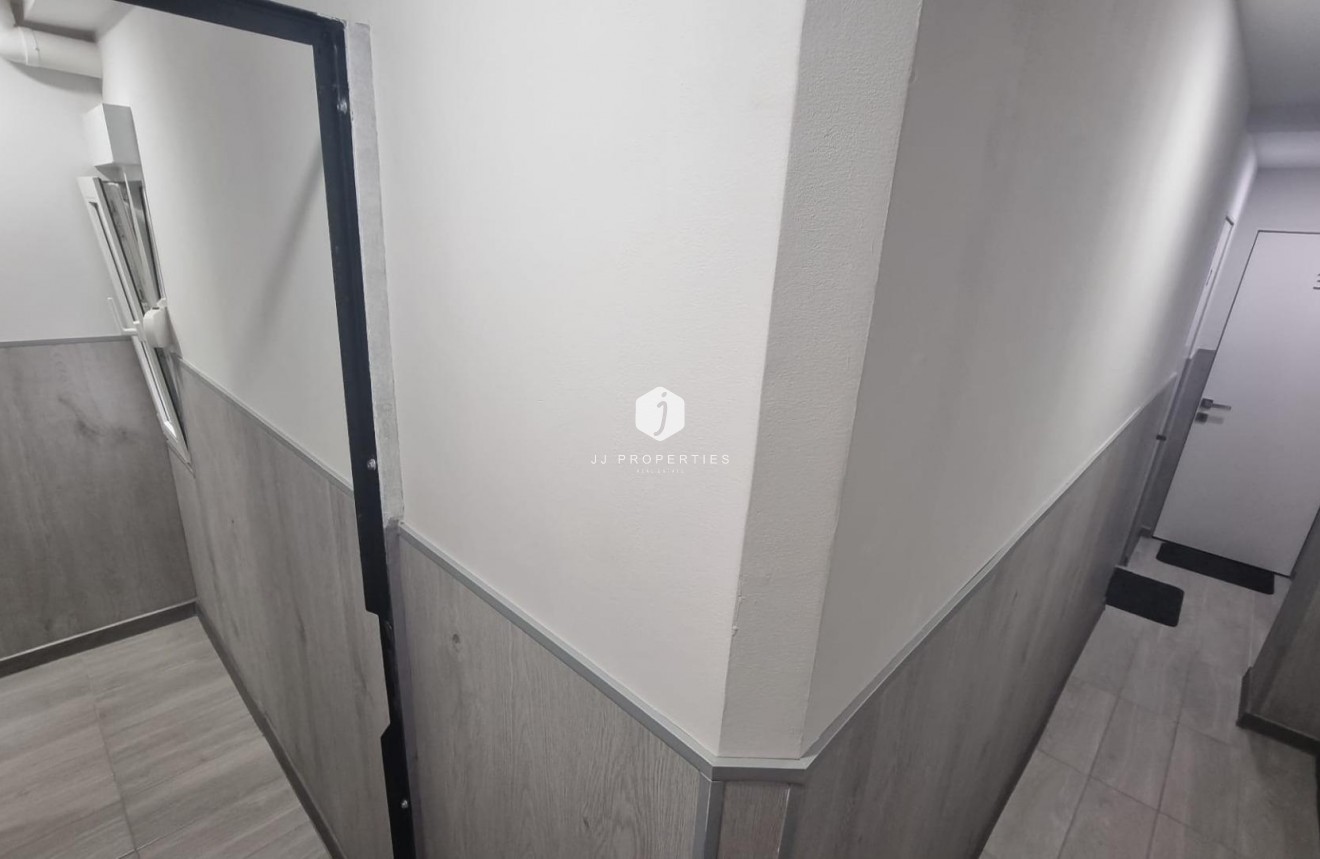 Resale - Apartment / flat -
Torrevieja - Centro