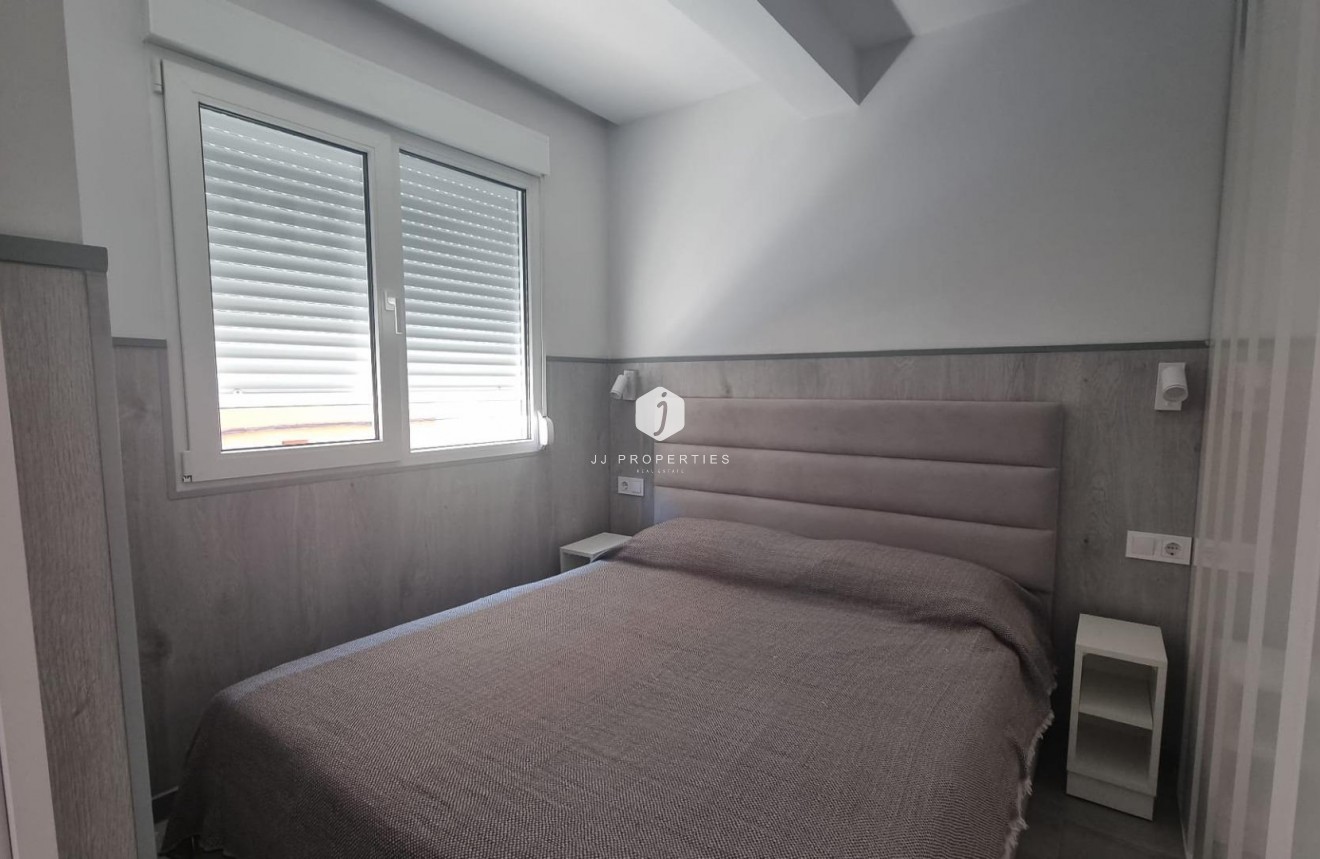 Resale - Apartment / flat -
Torrevieja - Centro