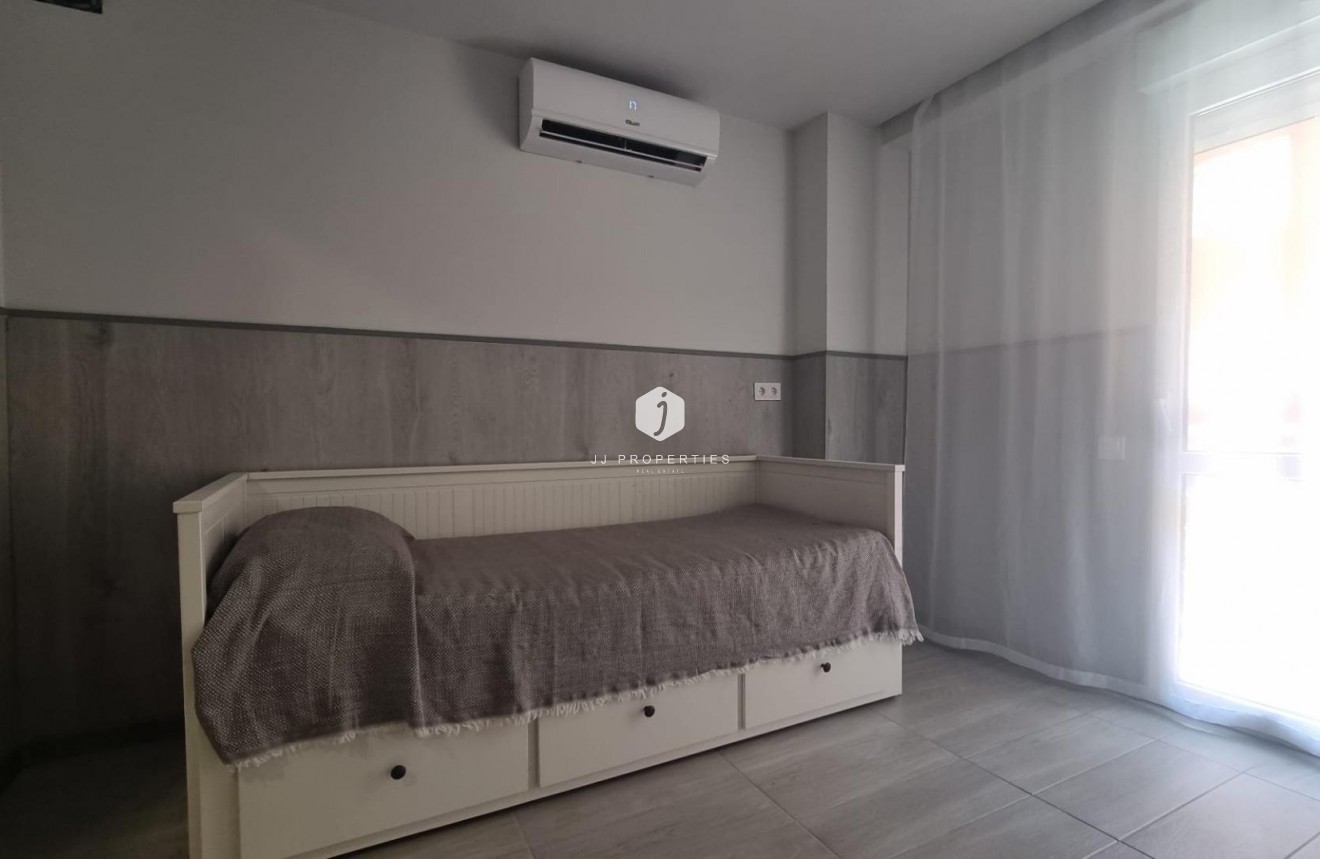 Resale - Apartment / flat -
Torrevieja - Centro
