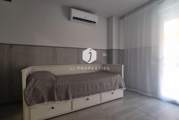 Resale - Apartment / flat -
Torrevieja - Centro