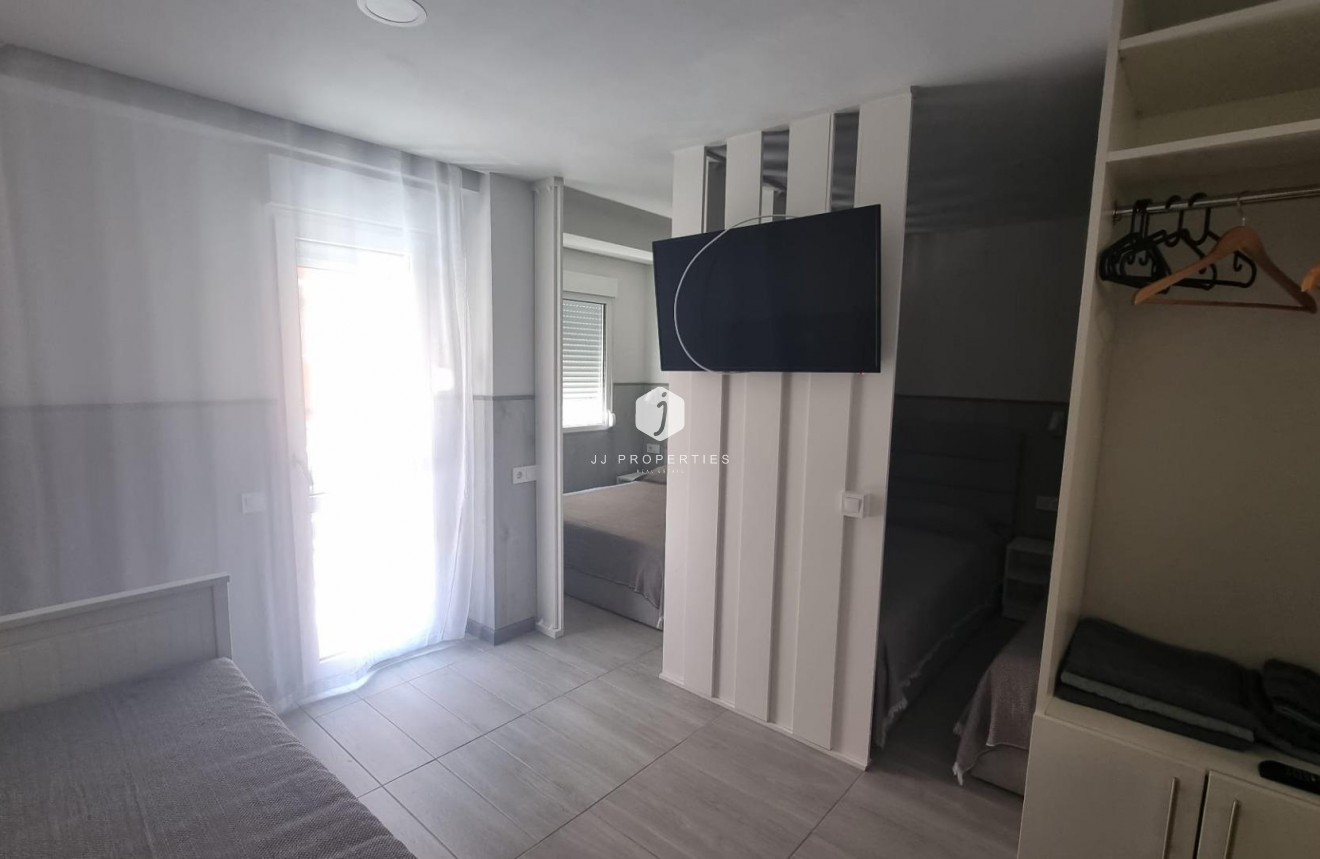 Resale - Apartment / flat -
Torrevieja - Centro