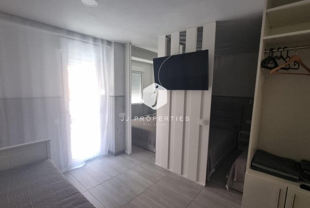 Resale - Apartment / flat -
Torrevieja - Centro