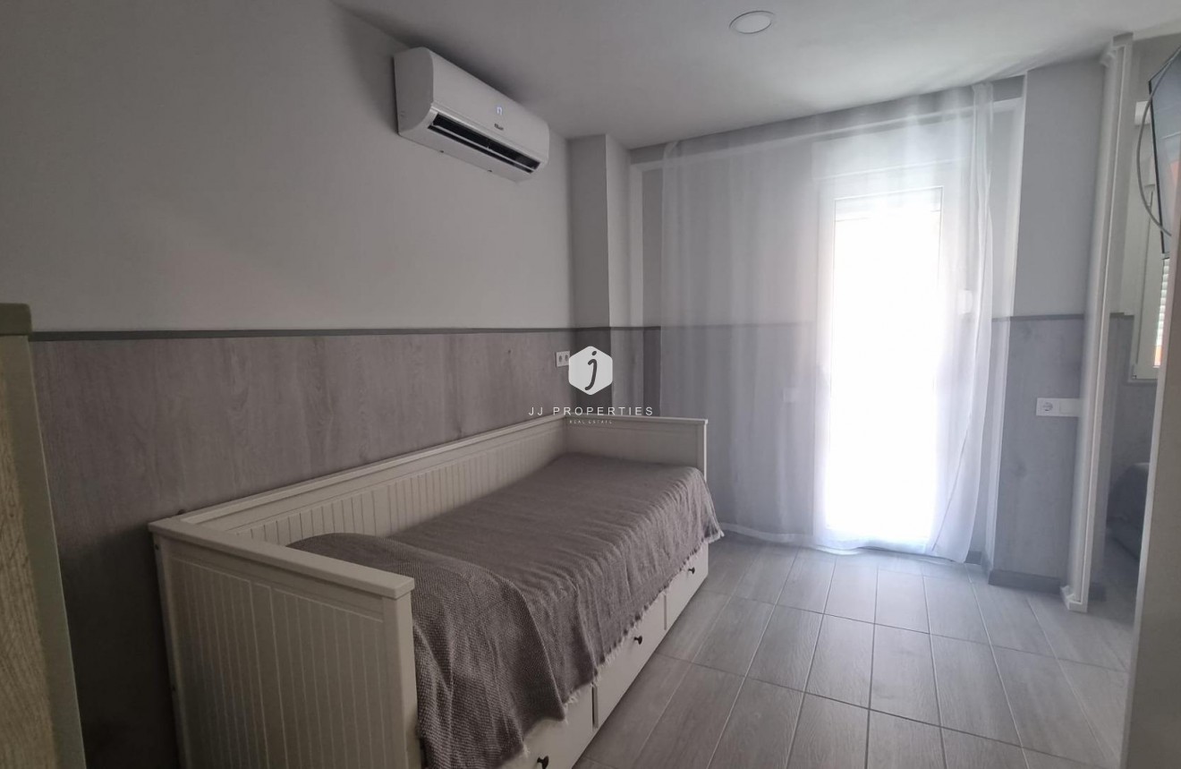 Resale - Apartment / flat -
Torrevieja - Centro