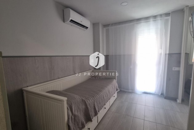 Resale - Apartment / flat -
Torrevieja - Centro