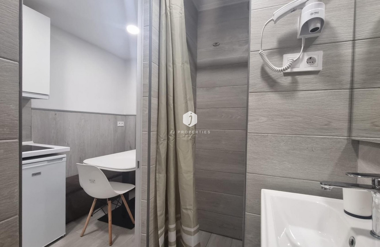 Resale - Apartment / flat -
Torrevieja - Centro