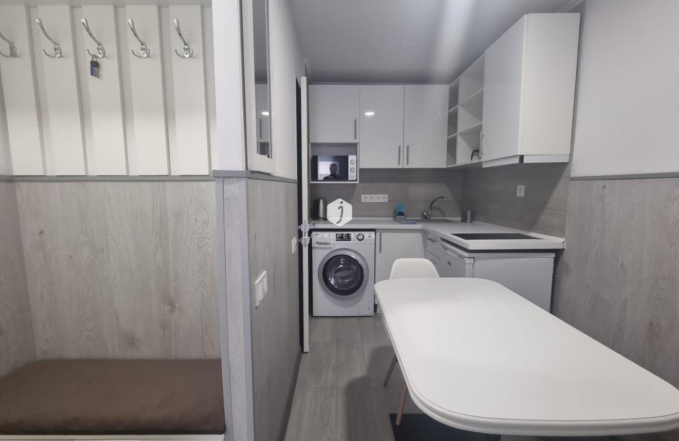 Resale - Apartment / flat -
Torrevieja - Centro