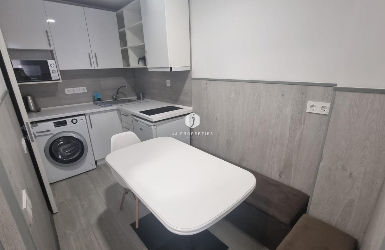 Resale - Apartment / flat -
Torrevieja - Centro