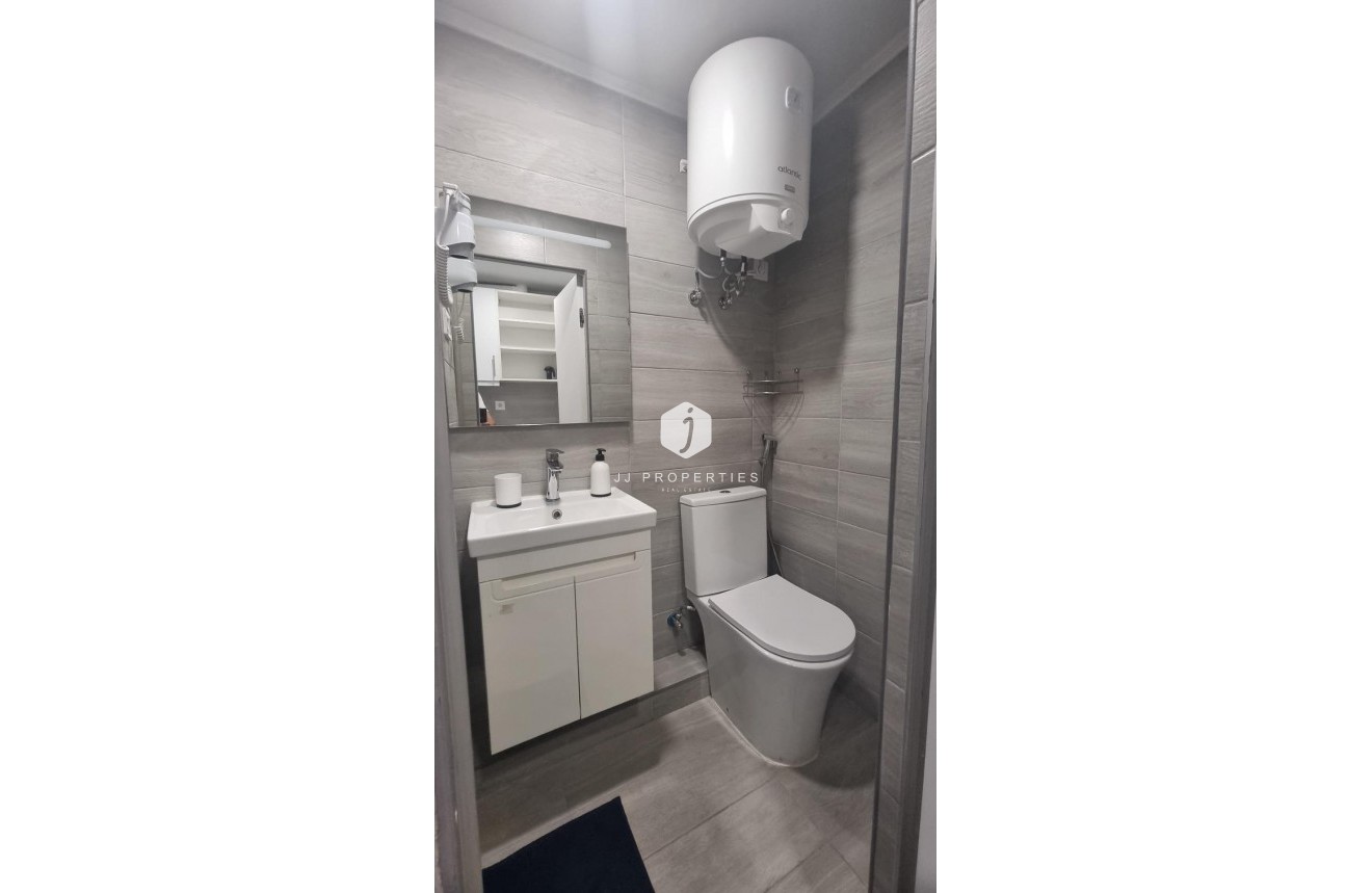 Resale - Apartment / flat -
Torrevieja - Centro