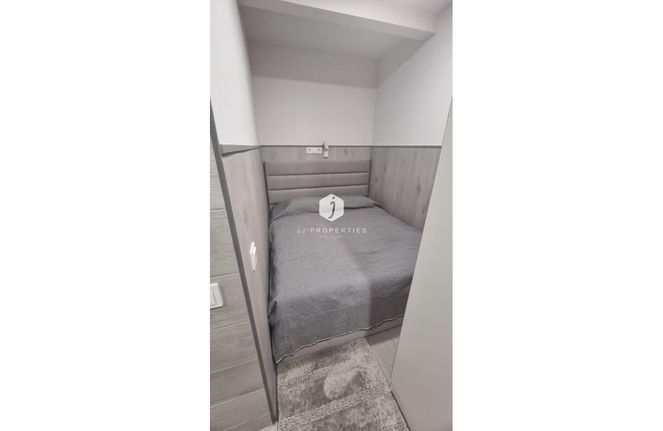 Resale - Apartment / flat -
Torrevieja - Centro