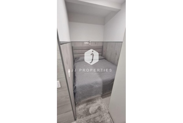 Resale - Apartment / flat -
Torrevieja - Centro
