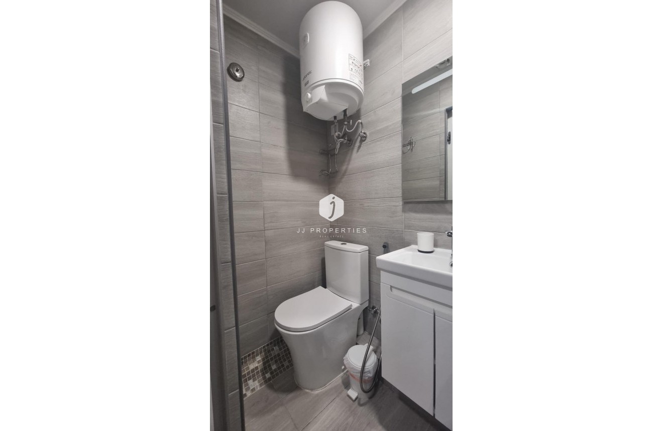 Resale - Apartment / flat -
Torrevieja - Centro