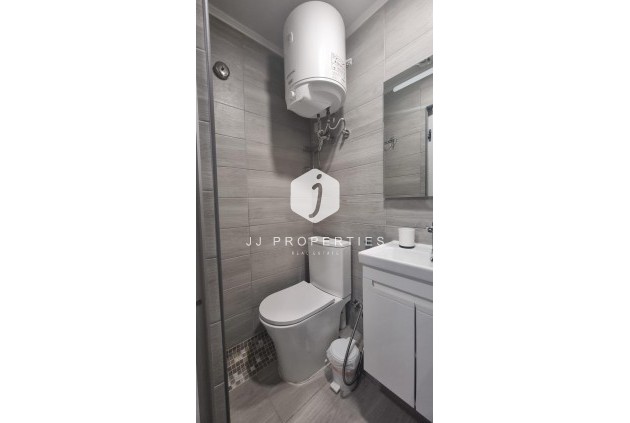 Resale - Apartment / flat -
Torrevieja - Centro
