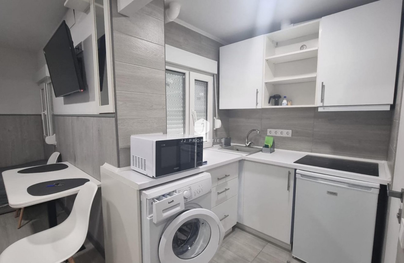 Resale - Apartment / flat -
Torrevieja - Centro