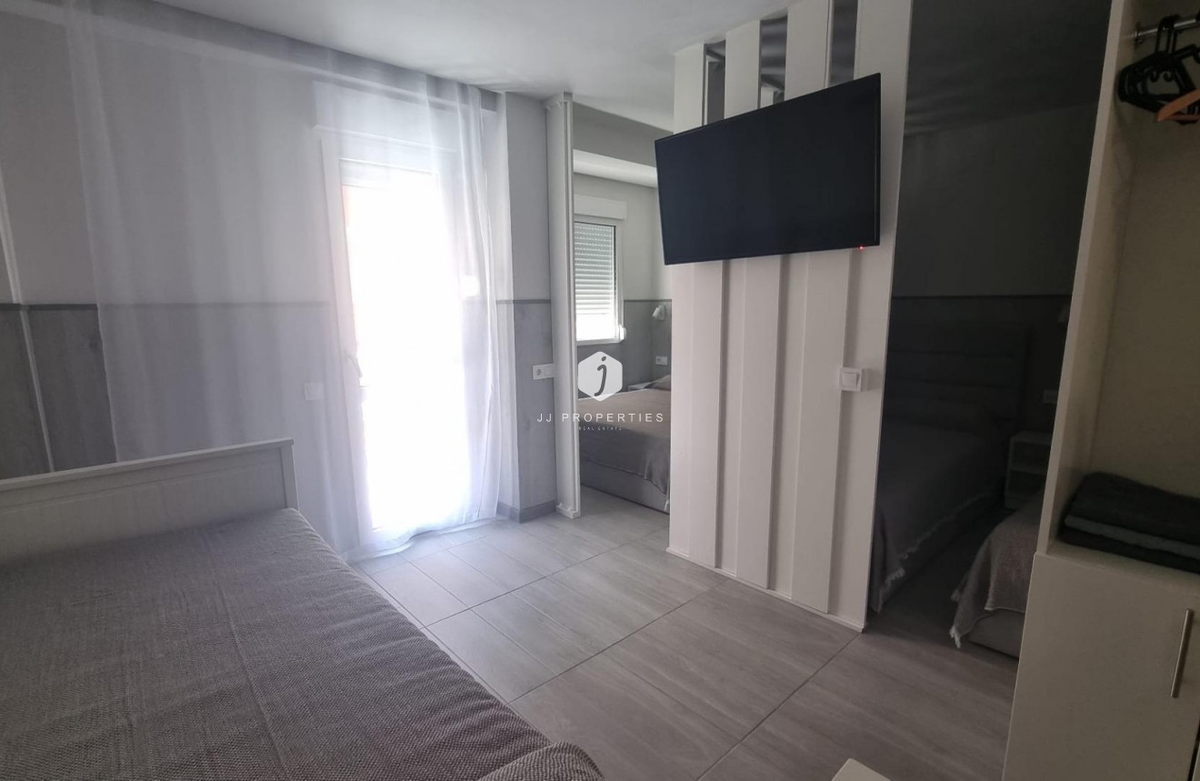 Resale - Apartment / flat -
Torrevieja - Centro