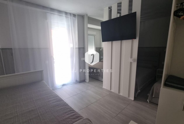 Resale - Apartment / flat -
Torrevieja - Centro