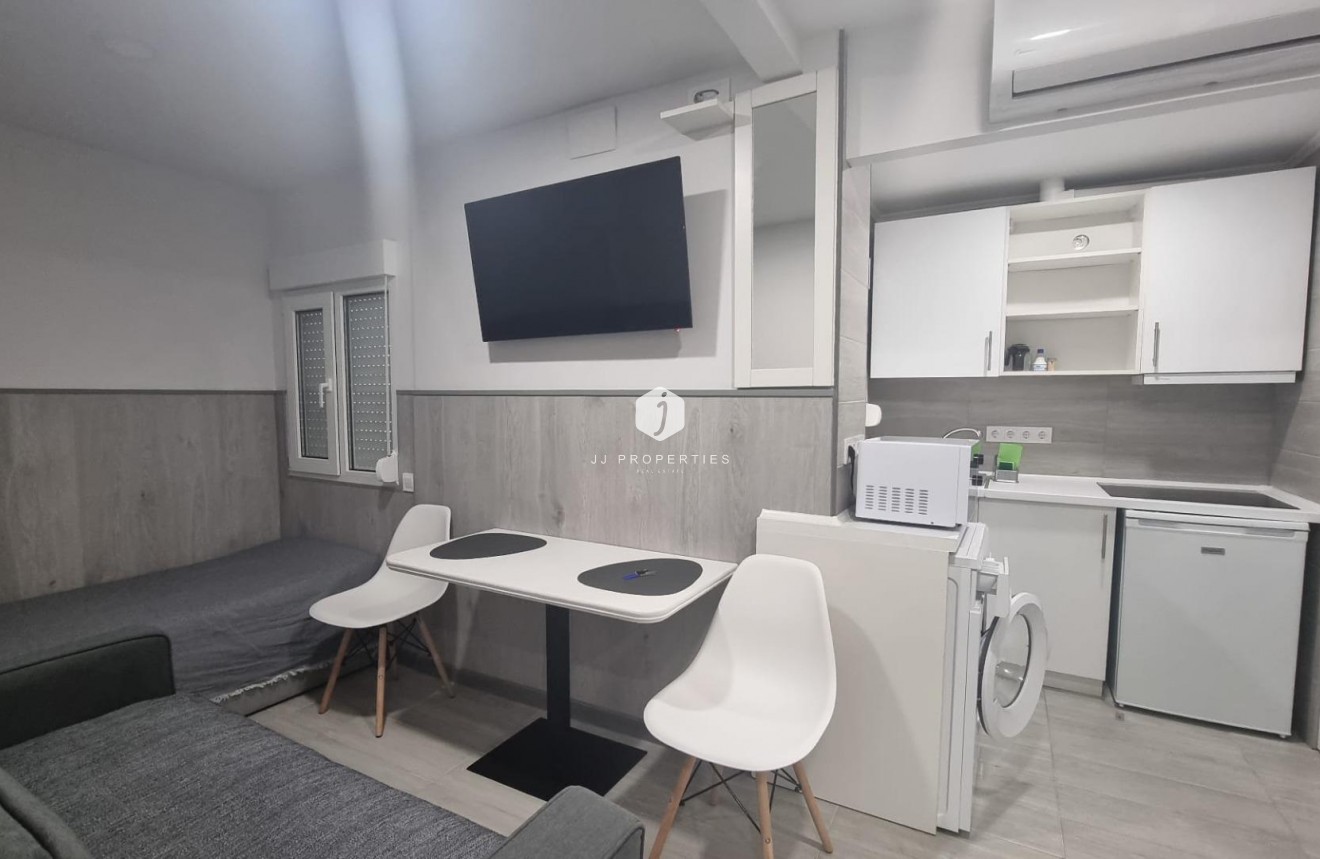 Resale - Apartment / flat -
Torrevieja - Centro