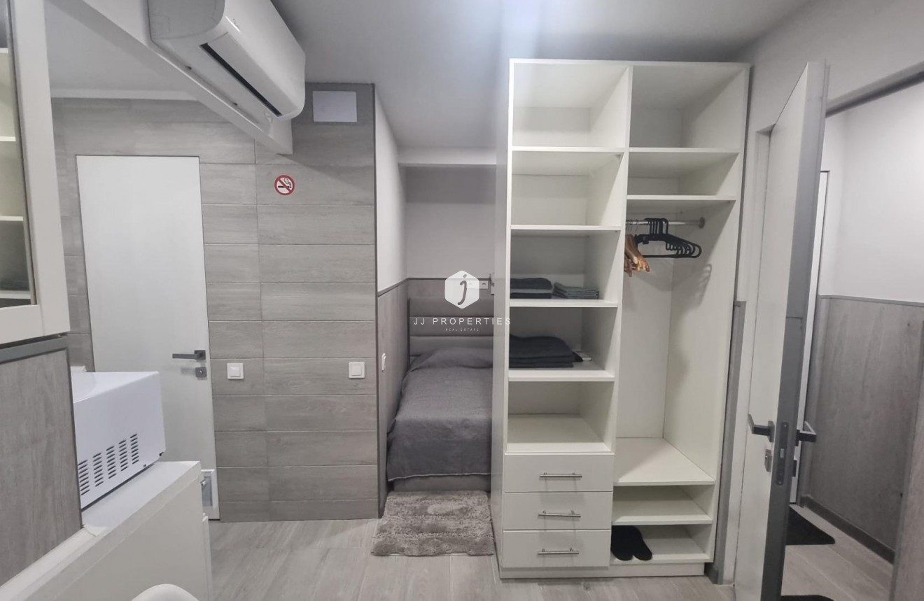 Resale - Apartment / flat -
Torrevieja - Centro