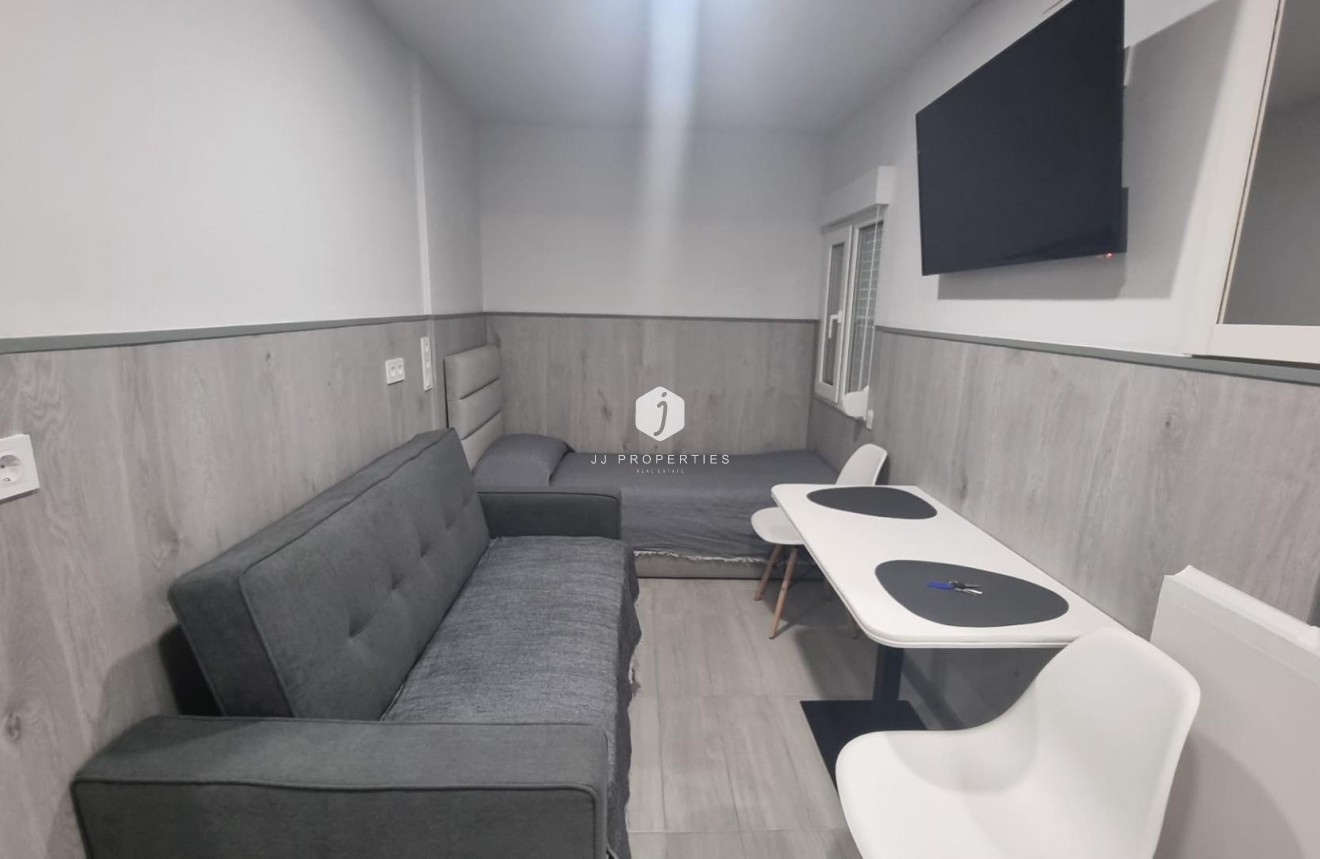 Resale - Apartment / flat -
Torrevieja - Centro