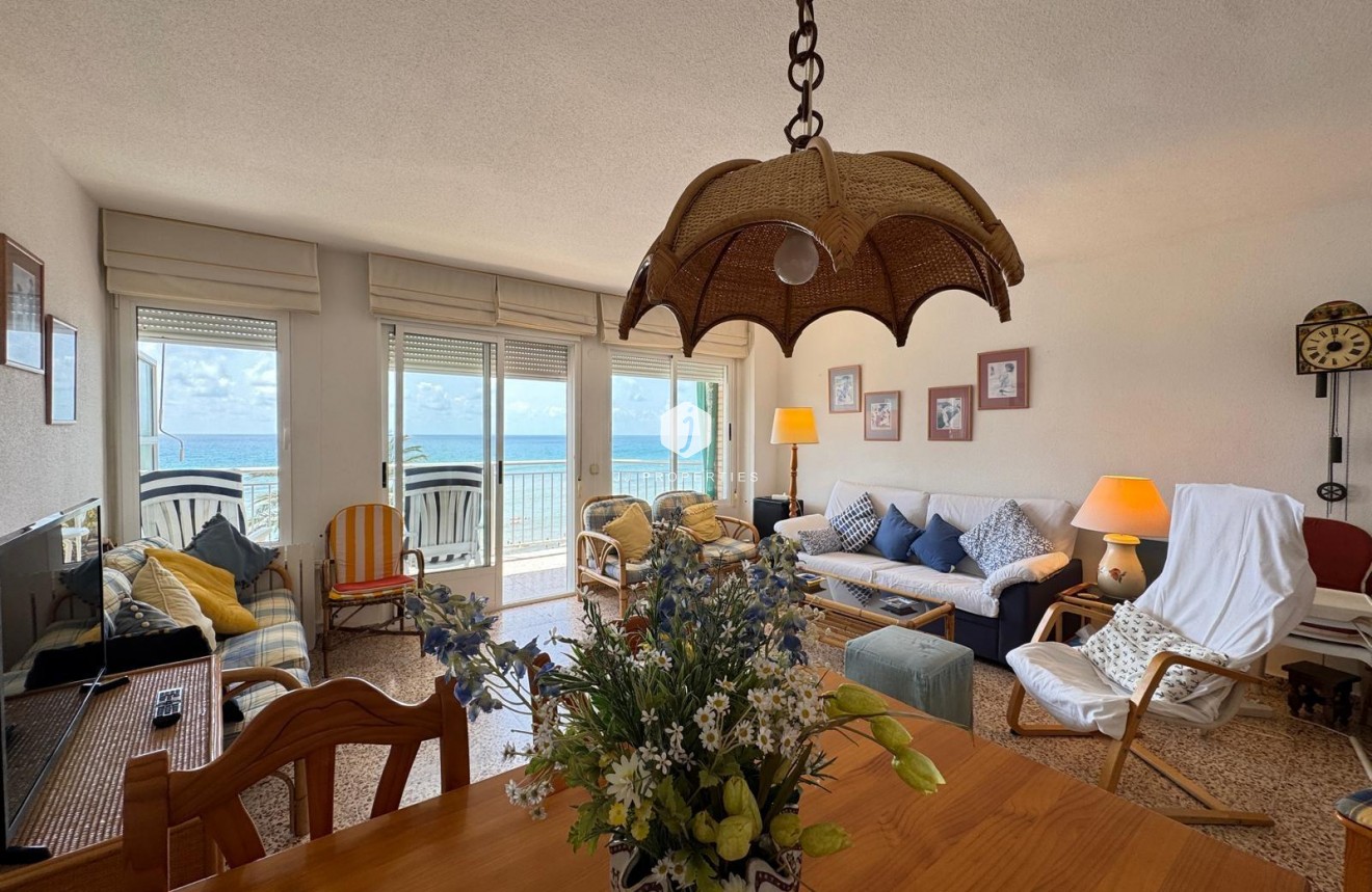 Resale - Apartment / flat -
Torrevieja - Playa del Cura