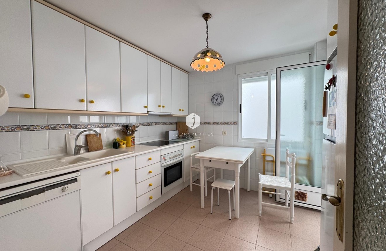 Resale - Apartment / flat -
Torrevieja - Playa del Cura