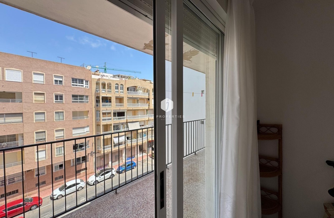 Resale - Apartment / flat -
Torrevieja - Playa del Cura