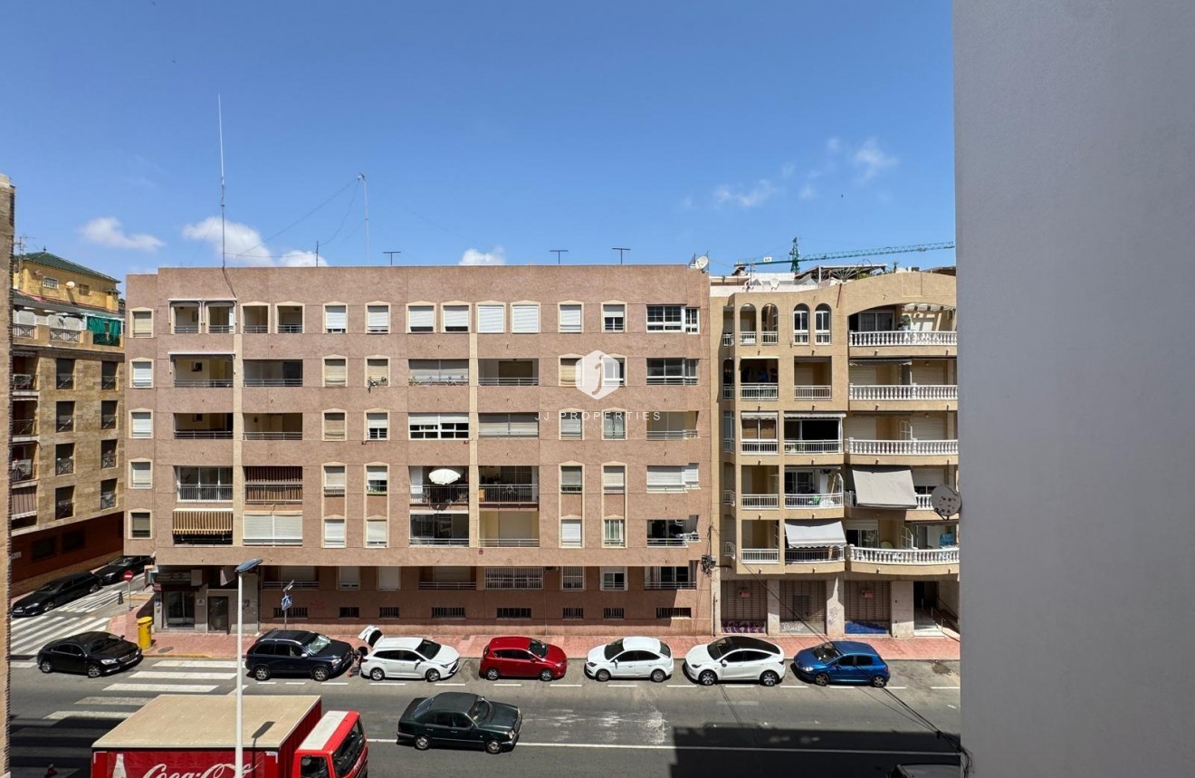 Resale - Apartment / flat -
Torrevieja - Playa del Cura