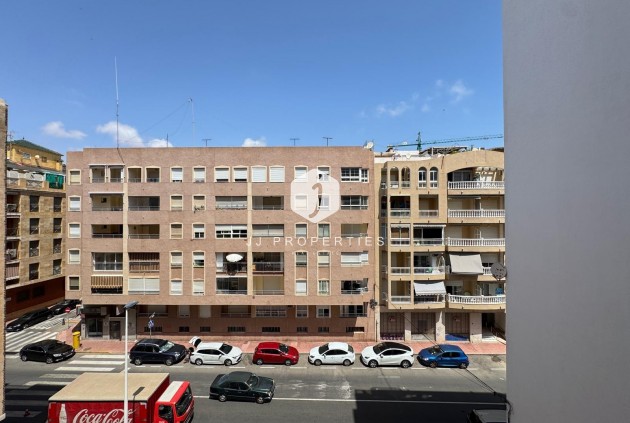 Resale - Apartment / flat -
Torrevieja - Playa del Cura