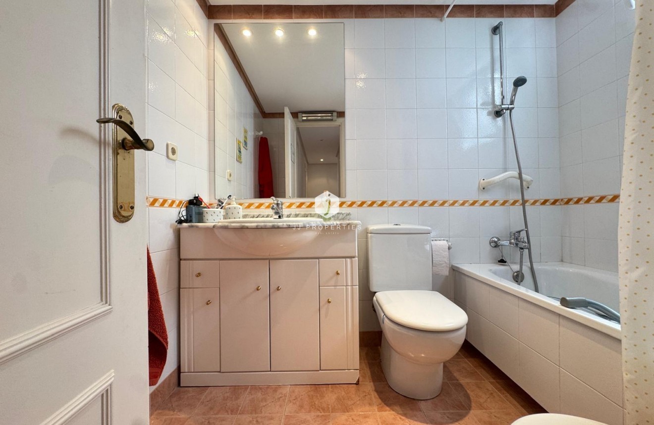 Resale - Apartment / flat -
Torrevieja - Playa del Cura
