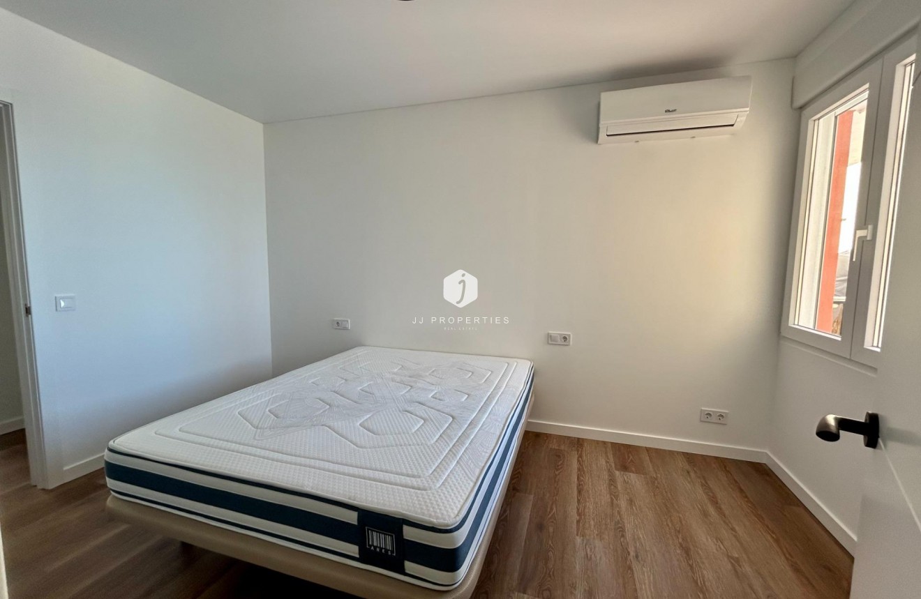 Z drugiej ręki - Mieszkanie w bloku -
Torrevieja - Acequion