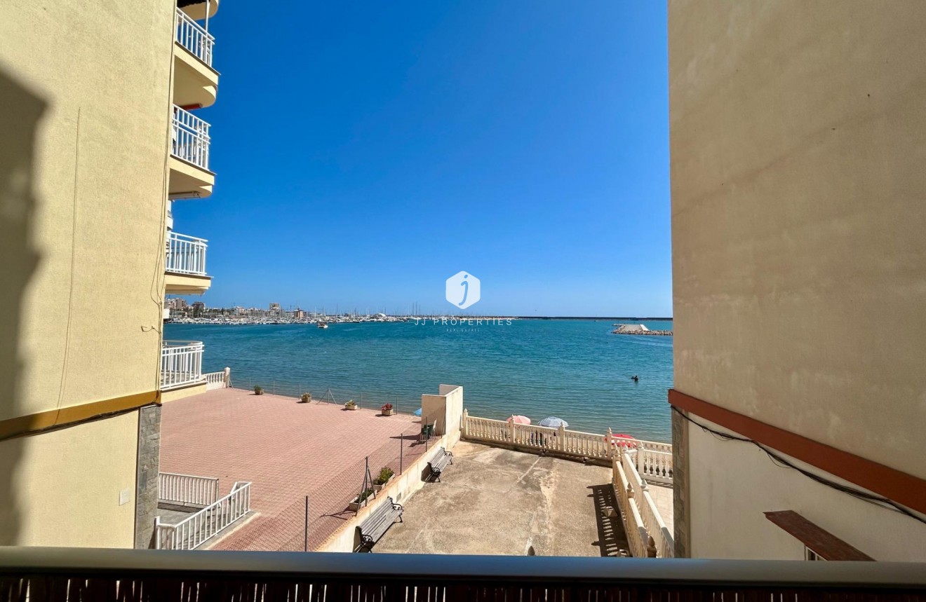 Z drugiej ręki - Mieszkanie w bloku -
Torrevieja - Acequion