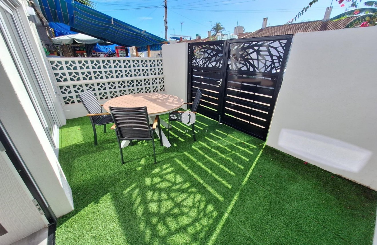 Segunda mano - Apartamento / piso -
Torrevieja - Torretas