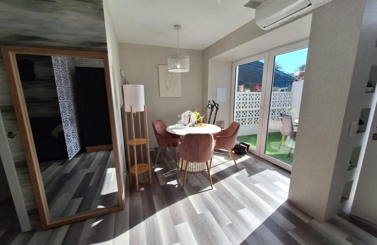 Segunda mano - Apartamento / piso -
Torrevieja - Torretas