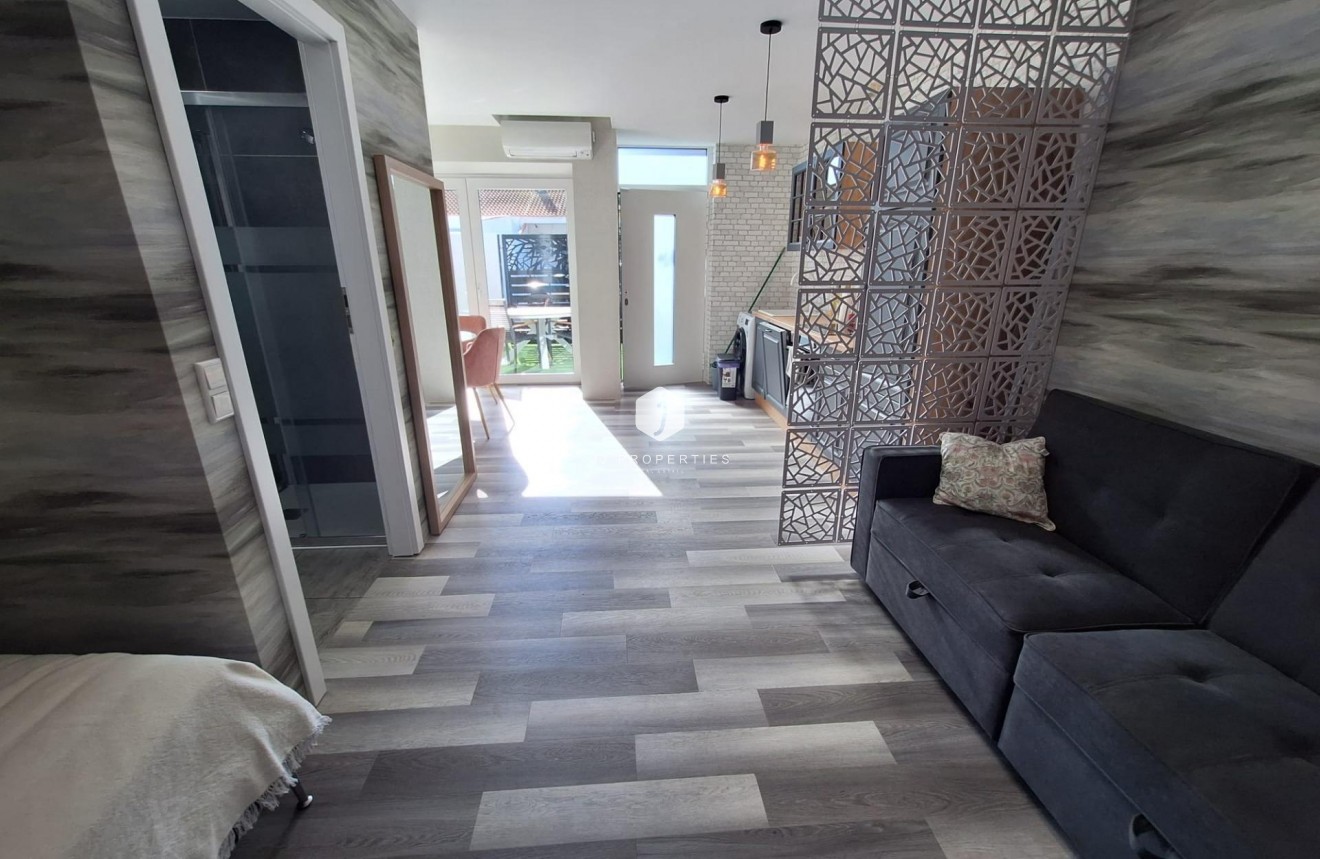 Segunda mano - Apartamento / piso -
Torrevieja - Torretas