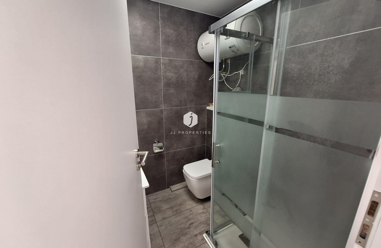 Segunda mano - Apartamento / piso -
Torrevieja - Torretas