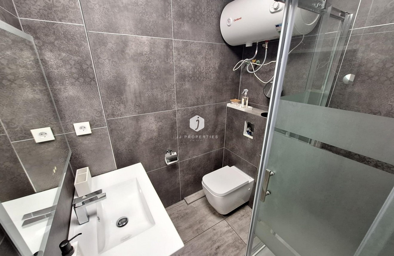 Segunda mano - Apartamento / piso -
Torrevieja - Torretas